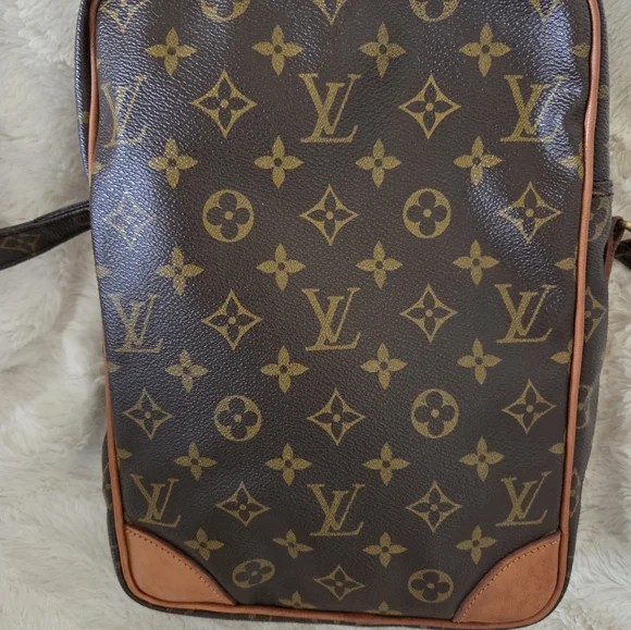 Louis Vuitton Danube bag 11x8x3 - Picture 3 of 13